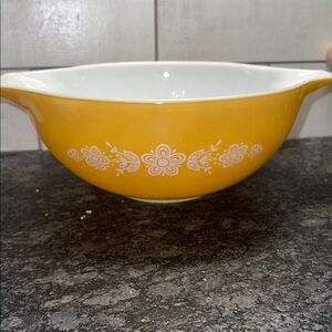 4 qt #444 Pyrex Butterfly Gold Floral Patterned Cinderella Mixing Bowl.